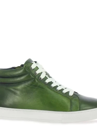 professional casual, urban professionals, fashion influencers, sneaker collectors, lifestyle curators, brand-conscious buyers,1