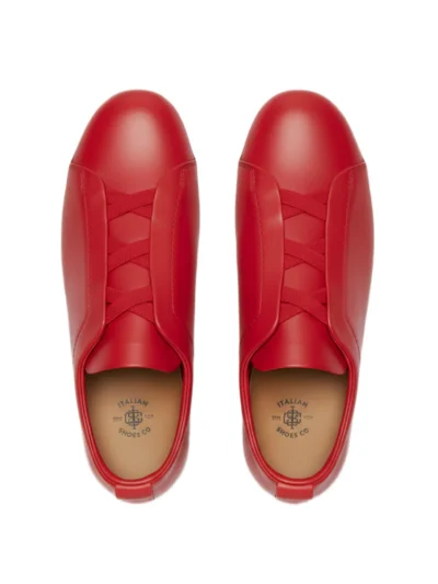 , traditional Italian methods, master artisan, luxury materials, ethically sourced leather, gold hardware, metallic accents7